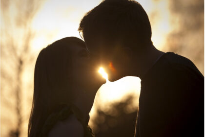 How to Make Your Girlfriend Feel Special in a Long-Distance Relationship: 10 Proven Tips